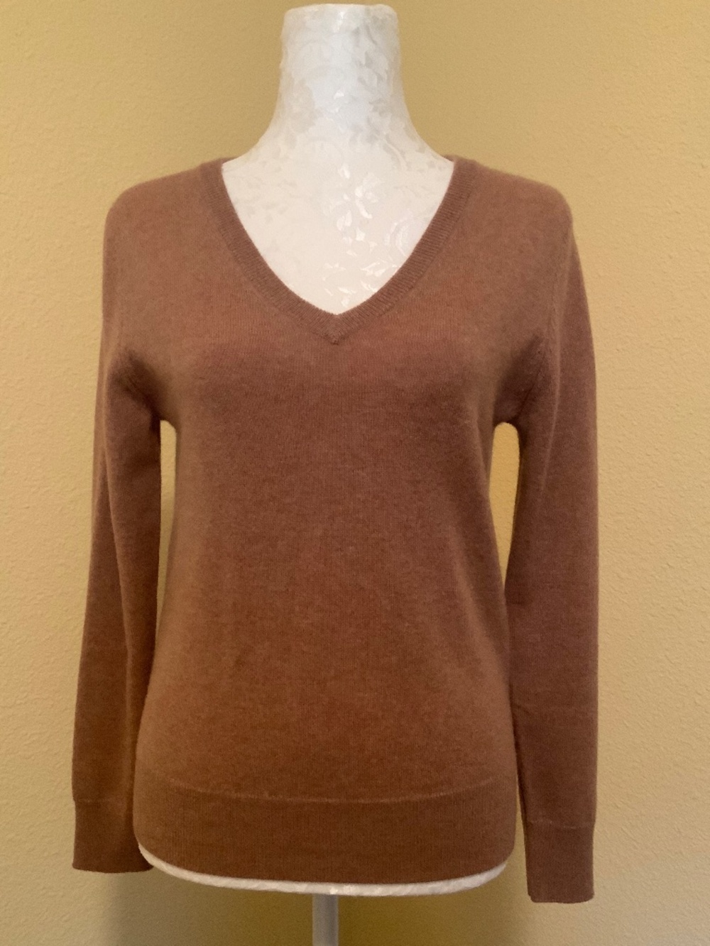 Quince 100% Cashmere V-Neck Sweater Fall/Luxury/Elevated Basic